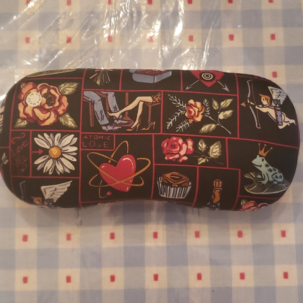 Hard Eyeglasses Case - Picture 3 of 4